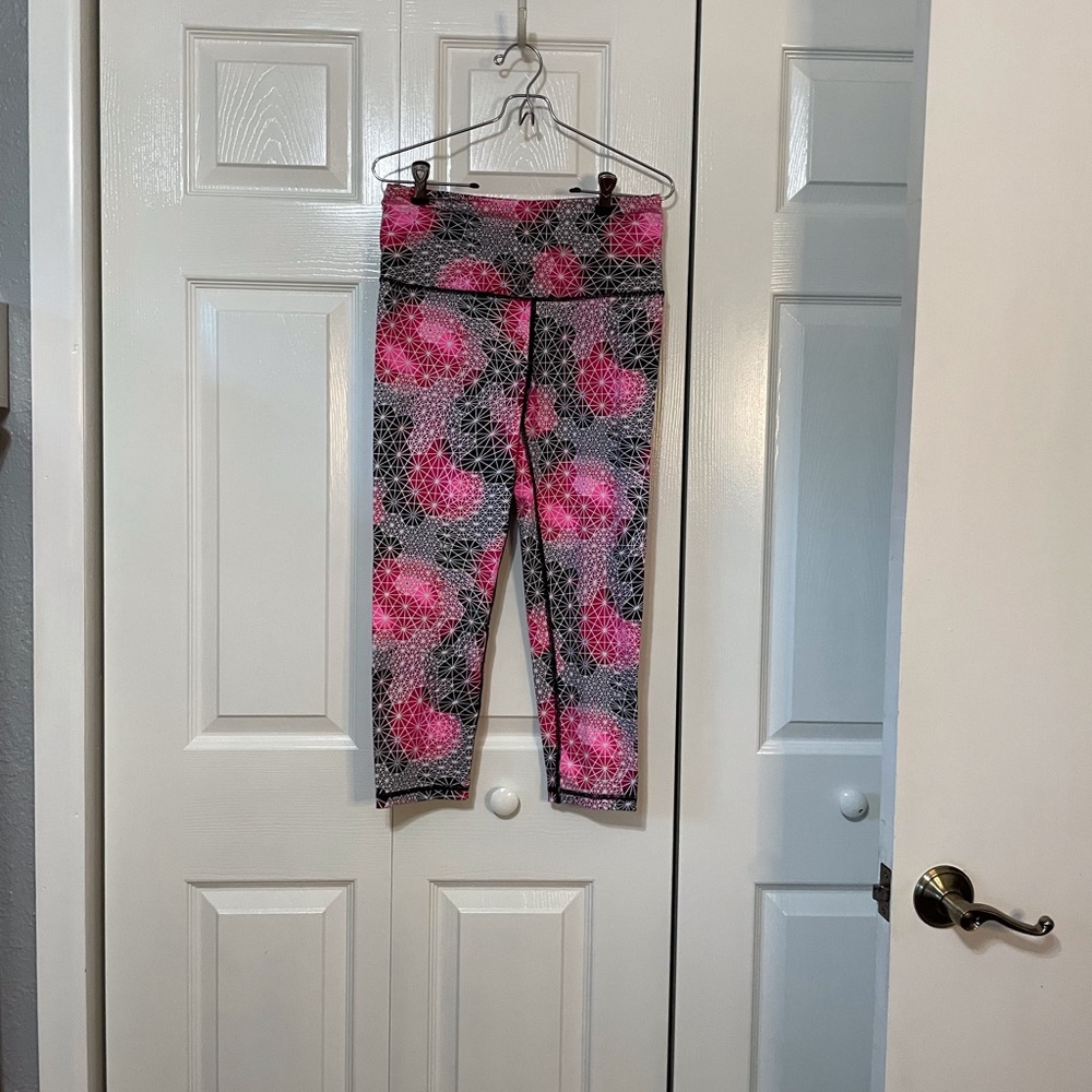 EUC Victoria’s Secret workout capri leggings